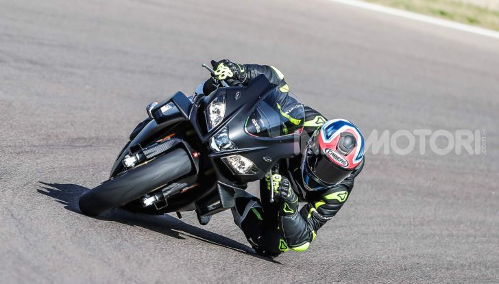 Test in pista Aprilia RSV4 Factory 1100, invecchiando migliora più di un buon vino! - Foto 6 di 65