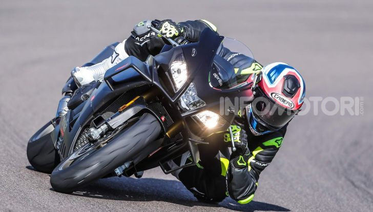 Test in pista Aprilia RSV4 Factory 1100, invecchiando migliora più di un buon vino! - Foto 18 di 65
