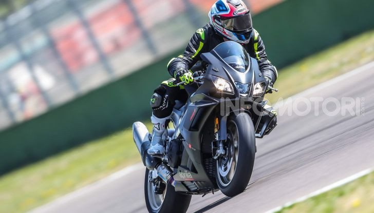 Test in pista Aprilia RSV4 Factory 1100, invecchiando migliora più di un buon vino! - Foto 23 di 65