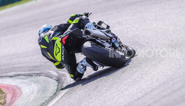 Test in pista Aprilia RSV4 Factory 1100, invecchiando migliora più di un buon vino! - Foto 26 di 65