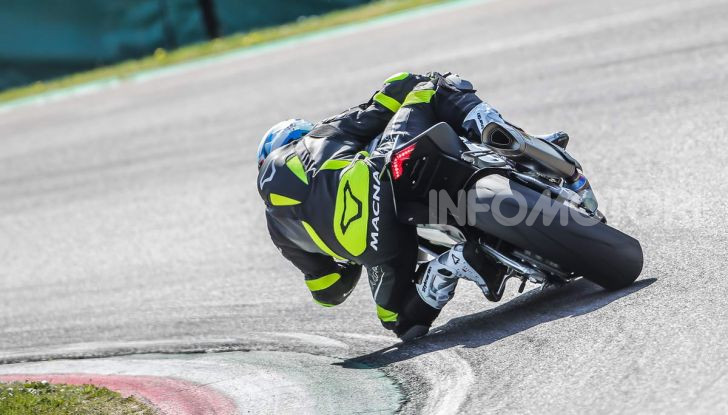 Test in pista Aprilia RSV4 Factory 1100, invecchiando migliora più di un buon vino! - Foto 28 di 65