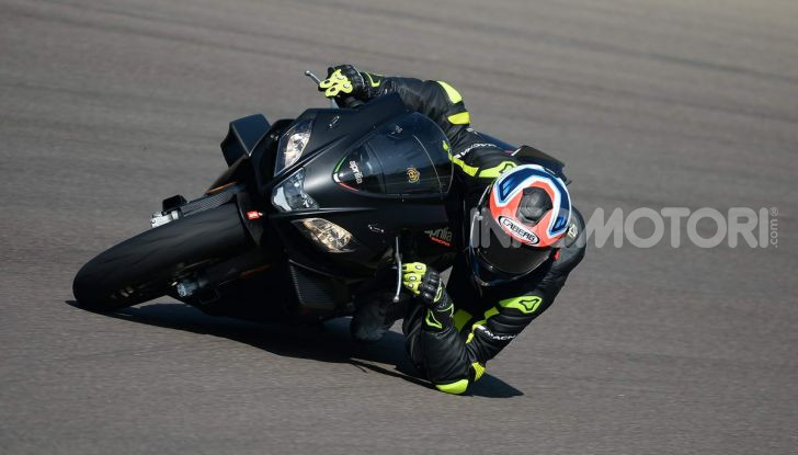 Test in pista Aprilia RSV4 Factory 1100, invecchiando migliora più di un buon vino! - Foto 44 di 65