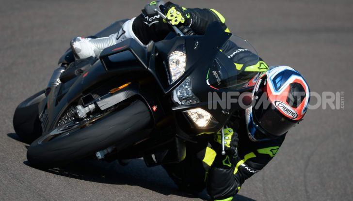 Test in pista Aprilia RSV4 Factory 1100, invecchiando migliora più di un buon vino! - Foto 45 di 65