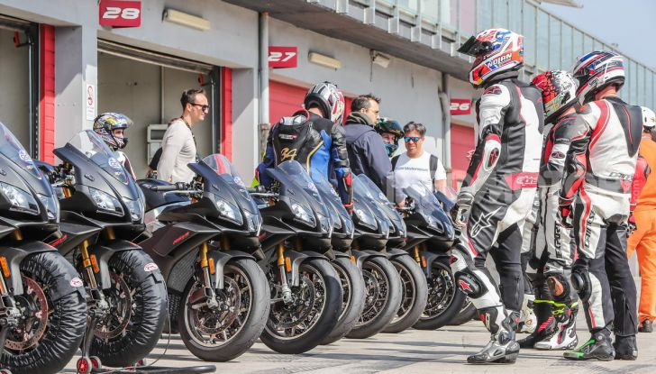 Test in pista Aprilia RSV4 Factory 1100, invecchiando migliora più di un buon vino! - Foto 62 di 65