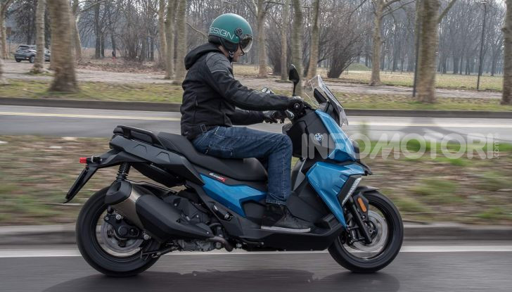 Confronto scooter 400: Bmw C400X e Yamaha XMAX 400 Iron Max - Foto 14 di 48