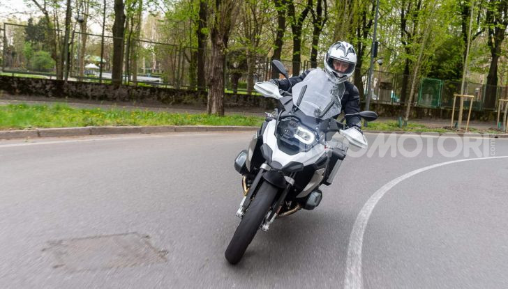Prova BMW R 1250 GS 2019: la regina è ancora più nuova con lo ShiftCam - Foto 32 di 48