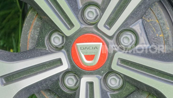 Prova video Dacia Duster Techroad: il SUV low cost “speciale” - Foto 47 di 61