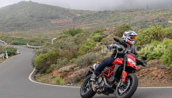 Prova su strada Ducati Hypermotard 950 e 950SP 2019: caratteristiche, opinioni e prezzi - Foto 2 di 54