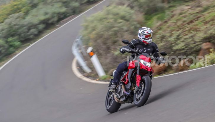 Prova su strada Ducati Hypermotard 950 e 950SP 2019: caratteristiche, opinioni e prezzi - Foto 5 di 54