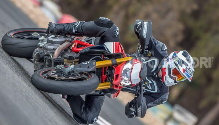 Prova su strada Ducati Hypermotard 950 e 950SP 2019: caratteristiche, opinioni e prezzi - Foto 10 di 54