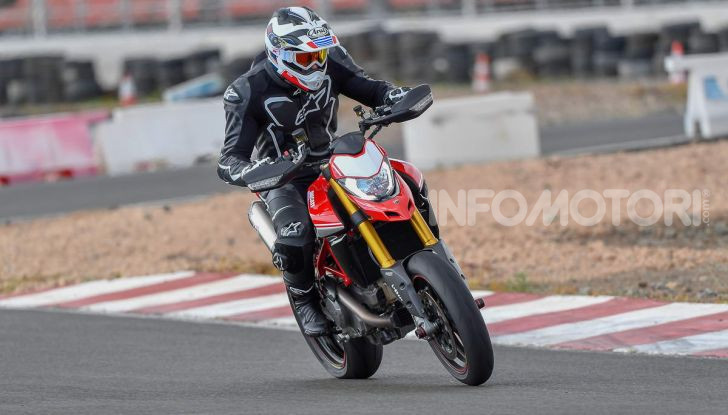 Prova su strada Ducati Hypermotard 950 e 950SP 2019: caratteristiche, opinioni e prezzi - Foto 11 di 54