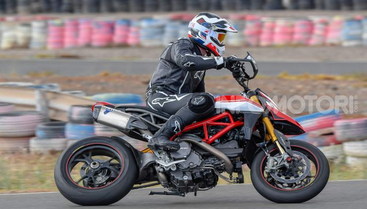 Prova su strada Ducati Hypermotard 950 e 950SP 2019: caratteristiche, opinioni e prezzi - Foto 12 di 54