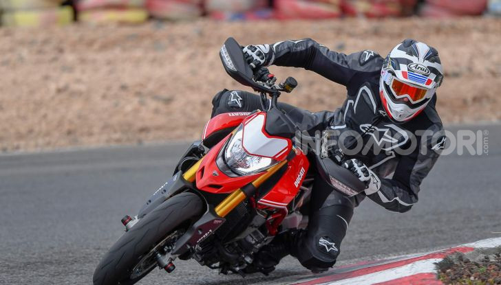 Prova su strada Ducati Hypermotard 950 e 950SP 2019: caratteristiche, opinioni e prezzi - Foto 18 di 54