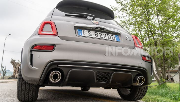 [VIDEO] Prova Abarth 595 Turismo: potenza e stile per la piccola sportiva italiana - Foto 10 di 41
