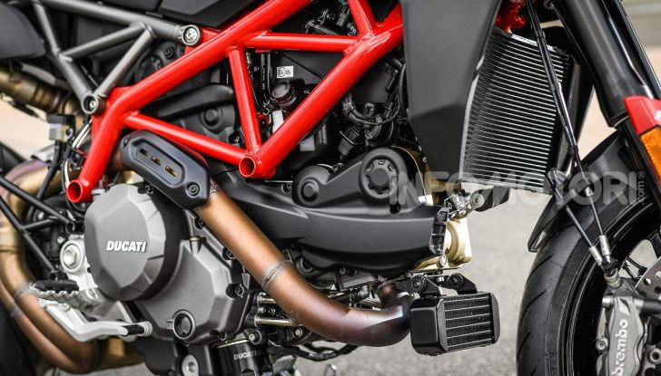 Prova su strada Ducati Hypermotard 950 e 950SP 2019: caratteristiche, opinioni e prezzi - Foto 29 di 54