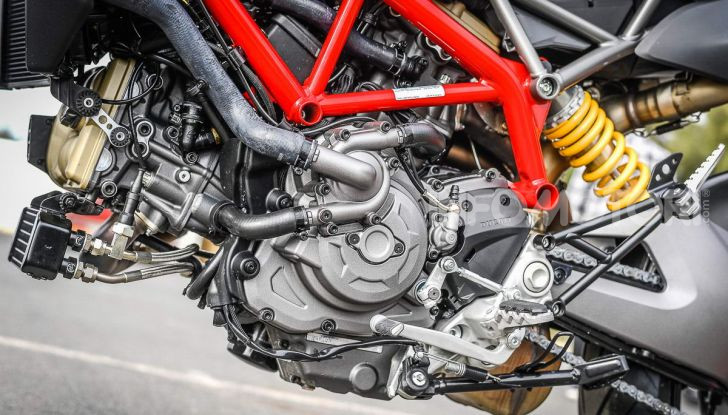 Prova su strada Ducati Hypermotard 950 e 950SP 2019: caratteristiche, opinioni e prezzi - Foto 37 di 54