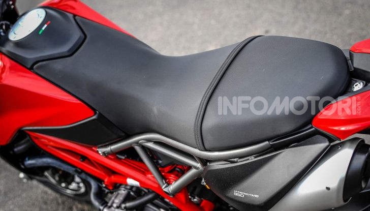 Prova su strada Ducati Hypermotard 950 e 950SP 2019: caratteristiche, opinioni e prezzi - Foto 38 di 54