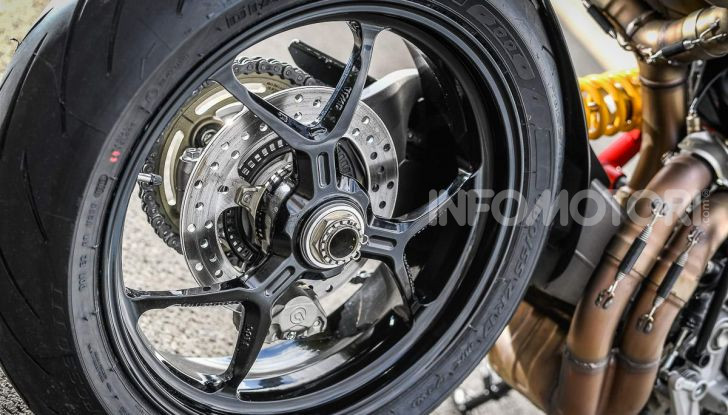 Prova su strada Ducati Hypermotard 950 e 950SP 2019: caratteristiche, opinioni e prezzi - Foto 39 di 54