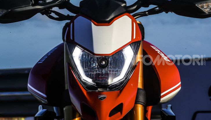 Prova su strada Ducati Hypermotard 950 e 950SP 2019: caratteristiche, opinioni e prezzi - Foto 53 di 54