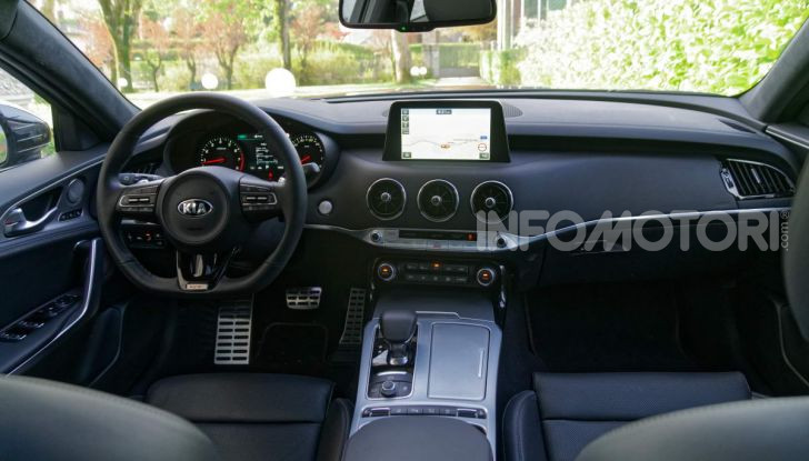 Prova KIA Stinger GT: 370CV per entrare nel mercato premium - Foto 36 di 56