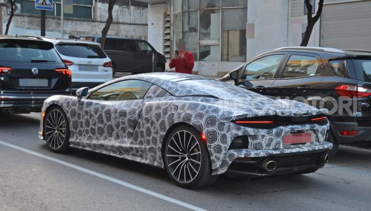 McLaren Grand Tourer 2020, prime immagini e dati tecnici - Foto 10 di 13
