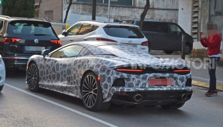 McLaren Grand Tourer 2020, prime immagini e dati tecnici - Foto 11 di 13