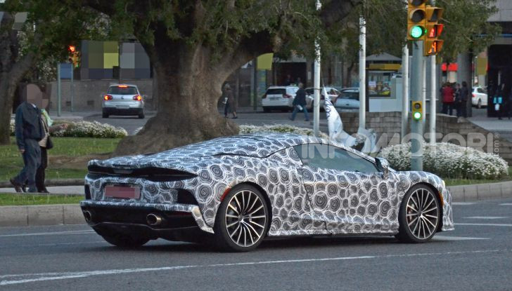 McLaren Grand Tourer 2020, prime immagini e dati tecnici - Foto 2 di 13