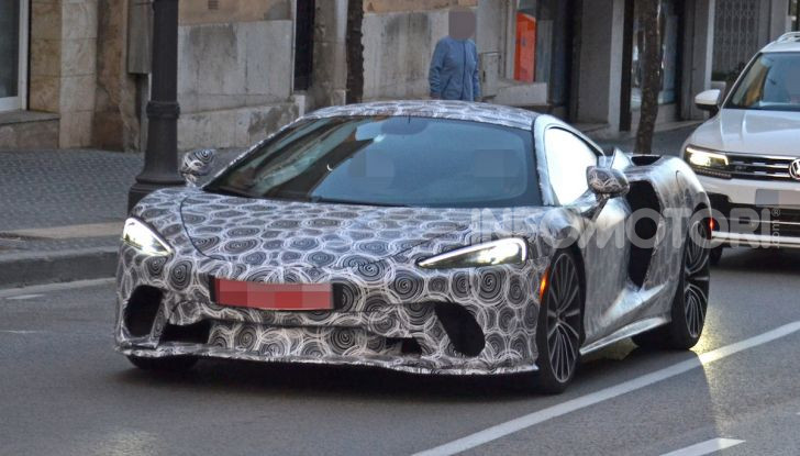 McLaren Grand Tourer 2020, prime immagini e dati tecnici - Foto 5 di 13