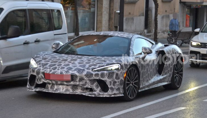 McLaren Grand Tourer 2020, prime immagini e dati tecnici - Foto 6 di 13