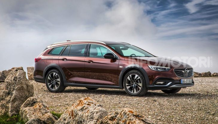 Opel Insigna Country Tourer 2019: rinasce la station wagon tedesca - Foto 3 di 9