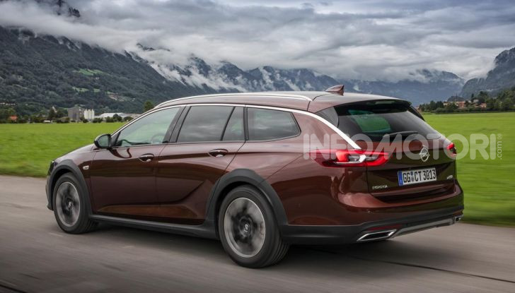 Opel Insigna Country Tourer 2019: rinasce la station wagon tedesca - Foto 5 di 9