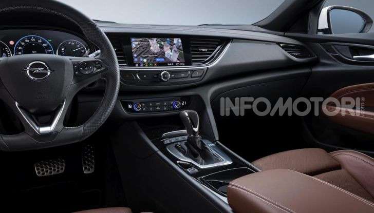 Opel Insigna Country Tourer 2019: rinasce la station wagon tedesca - Foto 9 di 9