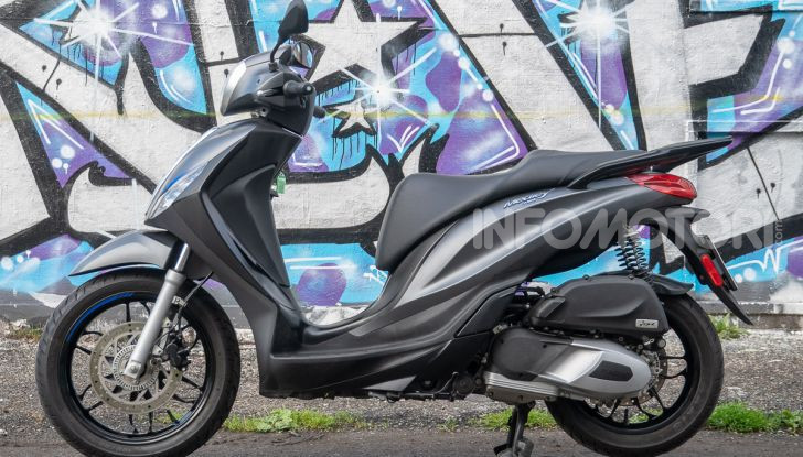 Prova Piaggio Medley 150 SE: commuter urbano Made in Italy - Foto 19 di 47