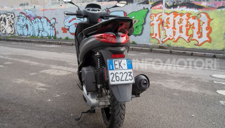 Prova Piaggio Medley 150 SE: commuter urbano Made in Italy - Foto 30 di 47