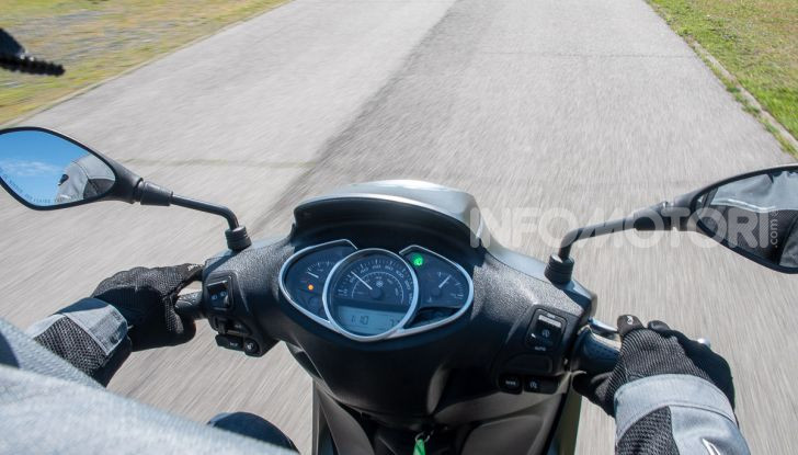 Prova Piaggio Medley 150 SE: commuter urbano Made in Italy - Foto 37 di 47