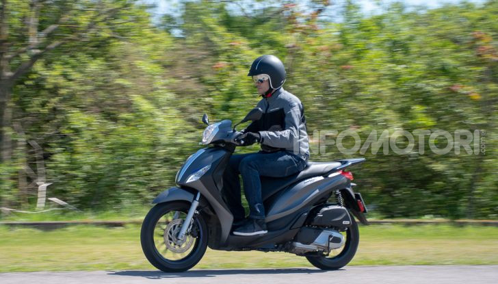 Prova Piaggio Medley 150 SE: commuter urbano Made in Italy - Foto 38 di 47