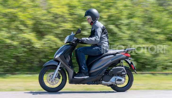 Prova Piaggio Medley 150 SE: commuter urbano Made in Italy - Foto 39 di 47