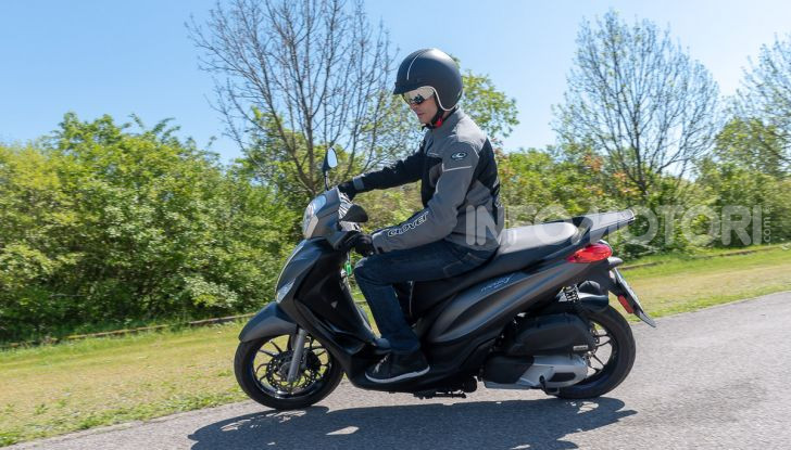 Prova Piaggio Medley 150 SE: commuter urbano Made in Italy - Foto 45 di 47