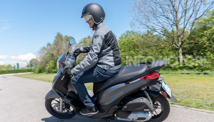 Prova Piaggio Medley 150 SE: commuter urbano Made in Italy - Foto 47 di 47