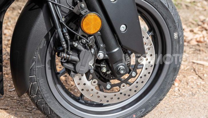 Confronto scooter 400: Bmw C400X e Yamaha XMAX 400 Iron Max - Foto 21 di 48