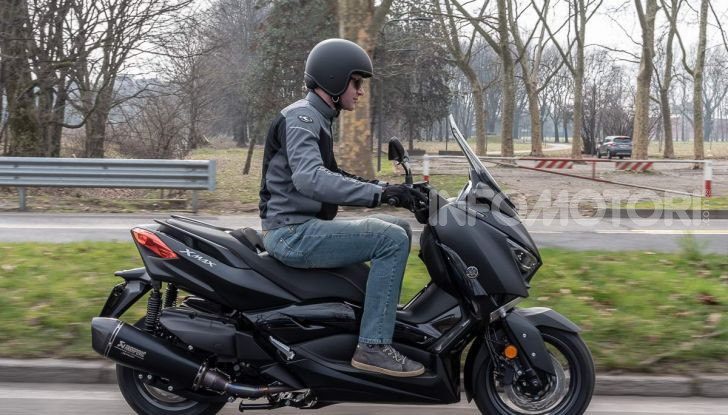 Confronto scooter 400: Bmw C400X e Yamaha XMAX 400 Iron Max - Foto 33 di 48