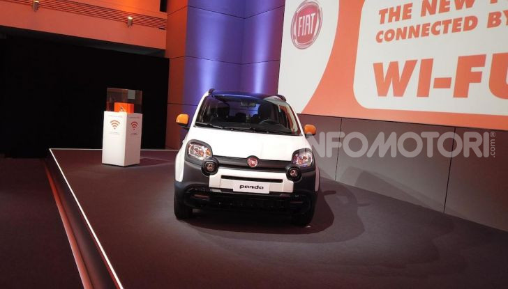 Fiat Panda Connected by Wind, la nuova serie speciale - Foto 3 di 21