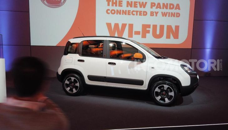 Fiat Panda Connected by Wind, la nuova serie speciale - Foto 1 di 21