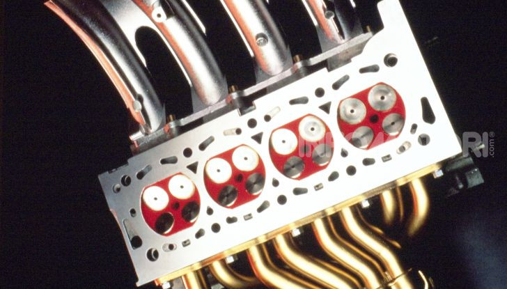 PEUGEOT 405 Mi16 – Le 16 valvole fanno volare la berlina del Leone - Foto 2 di 13