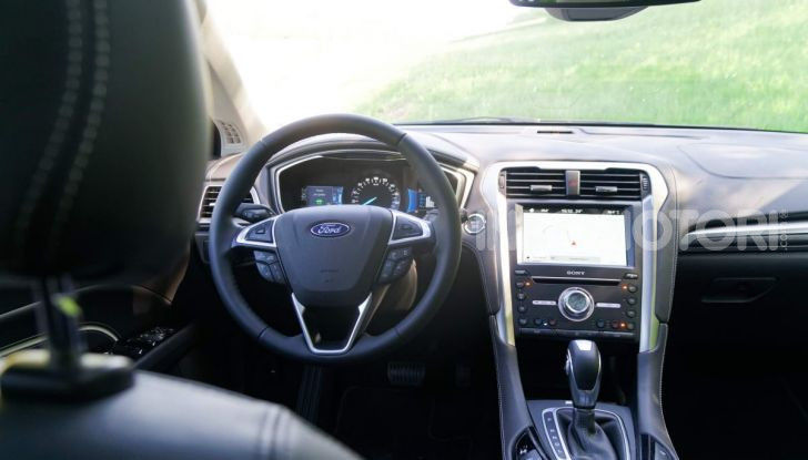 Prova video Ford Mondeo Hybrid 2.0 SW Vignale 2019, ottimi consumi reali! - Foto 5 di 61