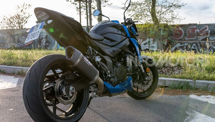 Come guidare in sicurezza la moto in quattro semplici mosse - Foto 2 di 17