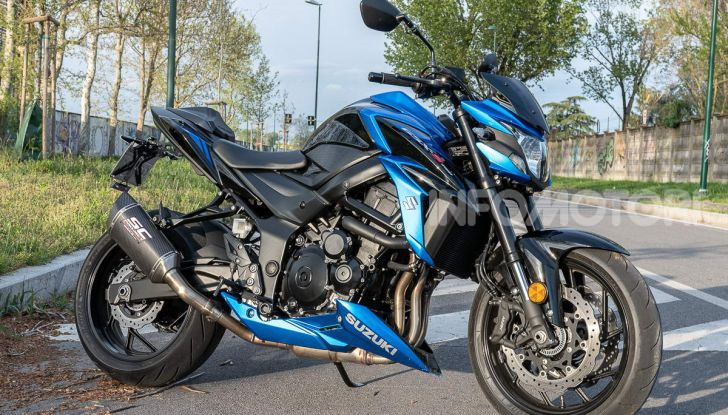 Come guidare in sicurezza la moto in quattro semplici mosse - Foto 5 di 17