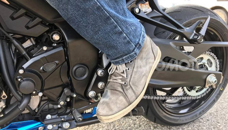 Come guidare in sicurezza la moto in quattro semplici mosse - Foto 14 di 17