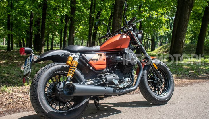 Prova su strada Moto Guzzi V9 Bobber Sport, quando l’estetica si unisce alla sostanza - Foto 4 di 48