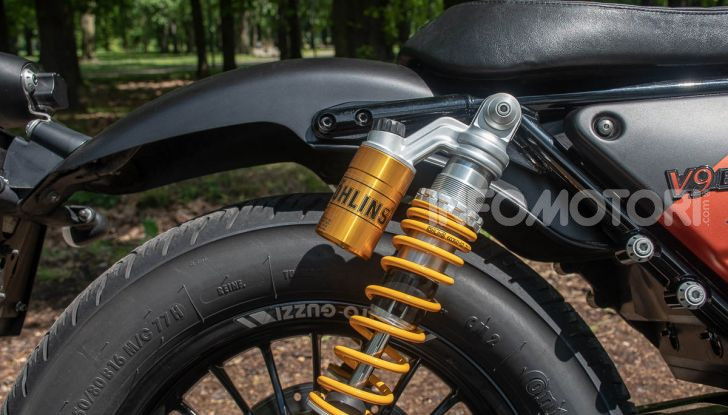 Prova su strada Moto Guzzi V9 Bobber Sport, quando l’estetica si unisce alla sostanza - Foto 6 di 48